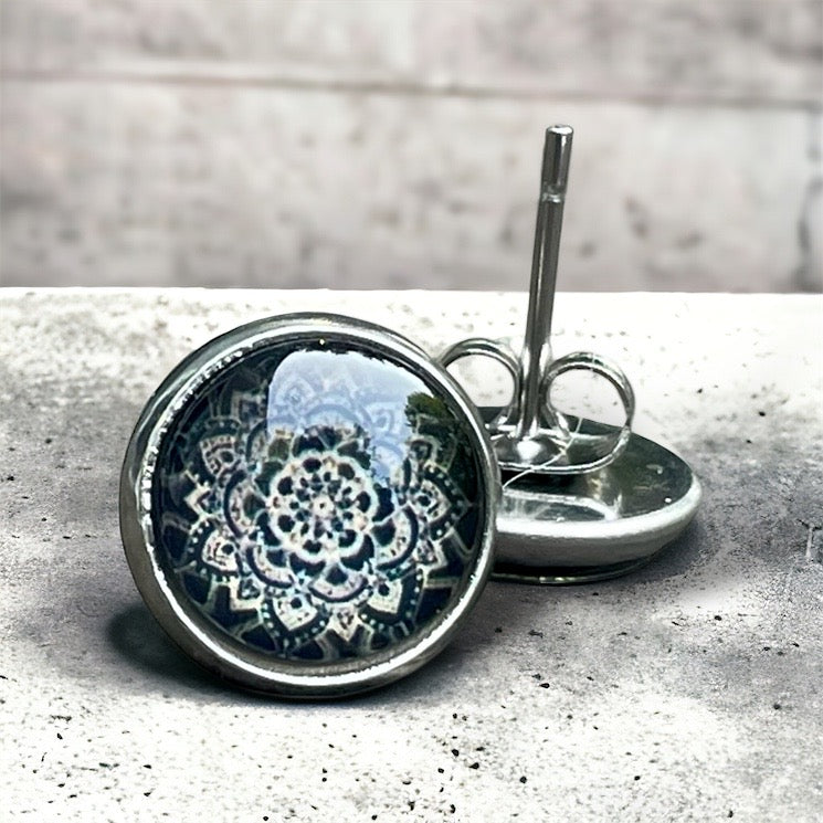 Petits clous d’oreilles mandalas