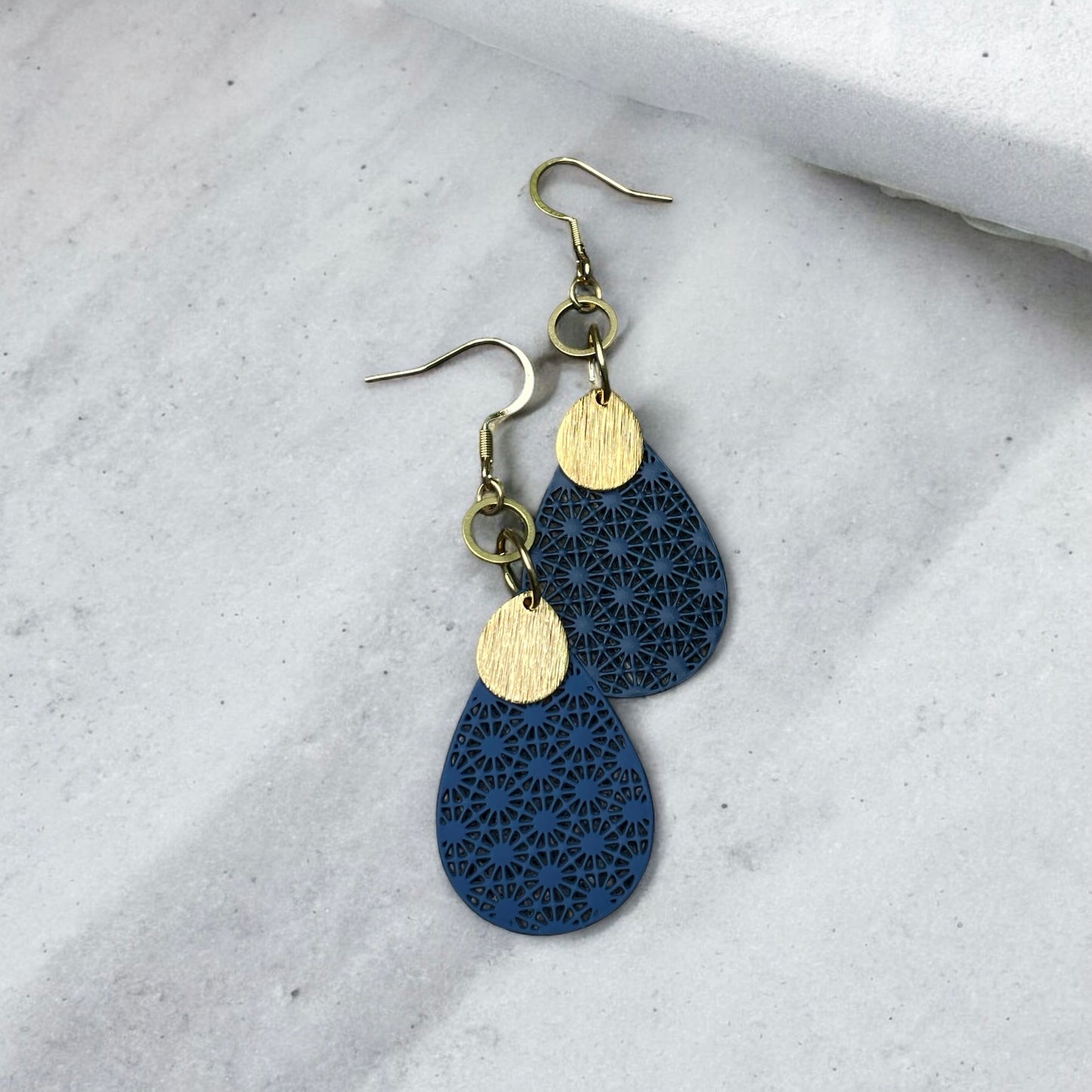 Boucles gouttes filigranes bleues