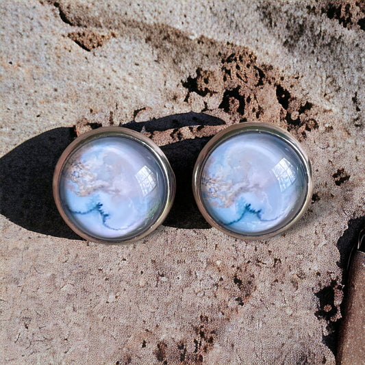Clous d’oreilles bleu pâle