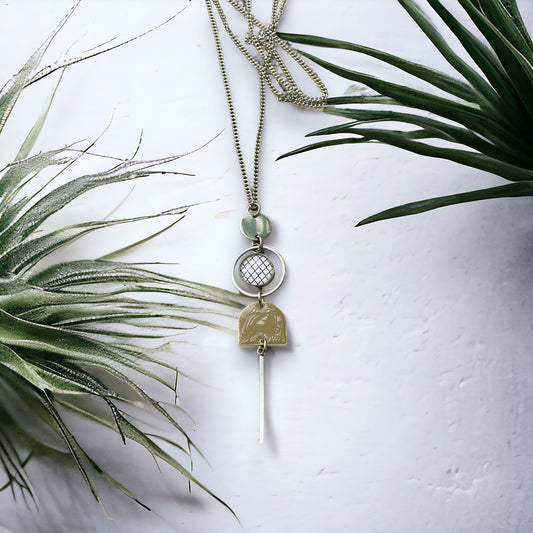 Collier beige et blanc