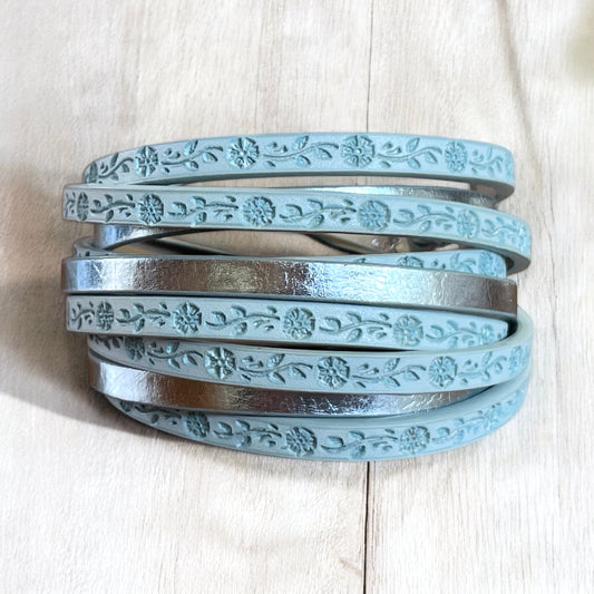 Bracelet de cuir bleu pâle