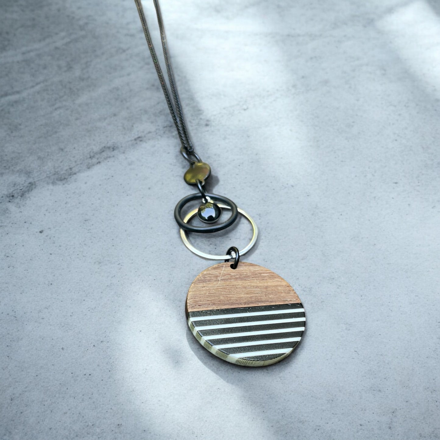 Collier bois rayures