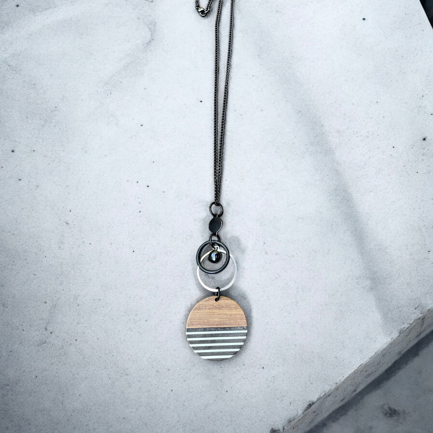 Collier bois rayures