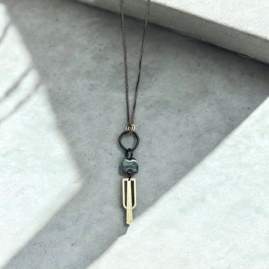 Collier moderne noir et or