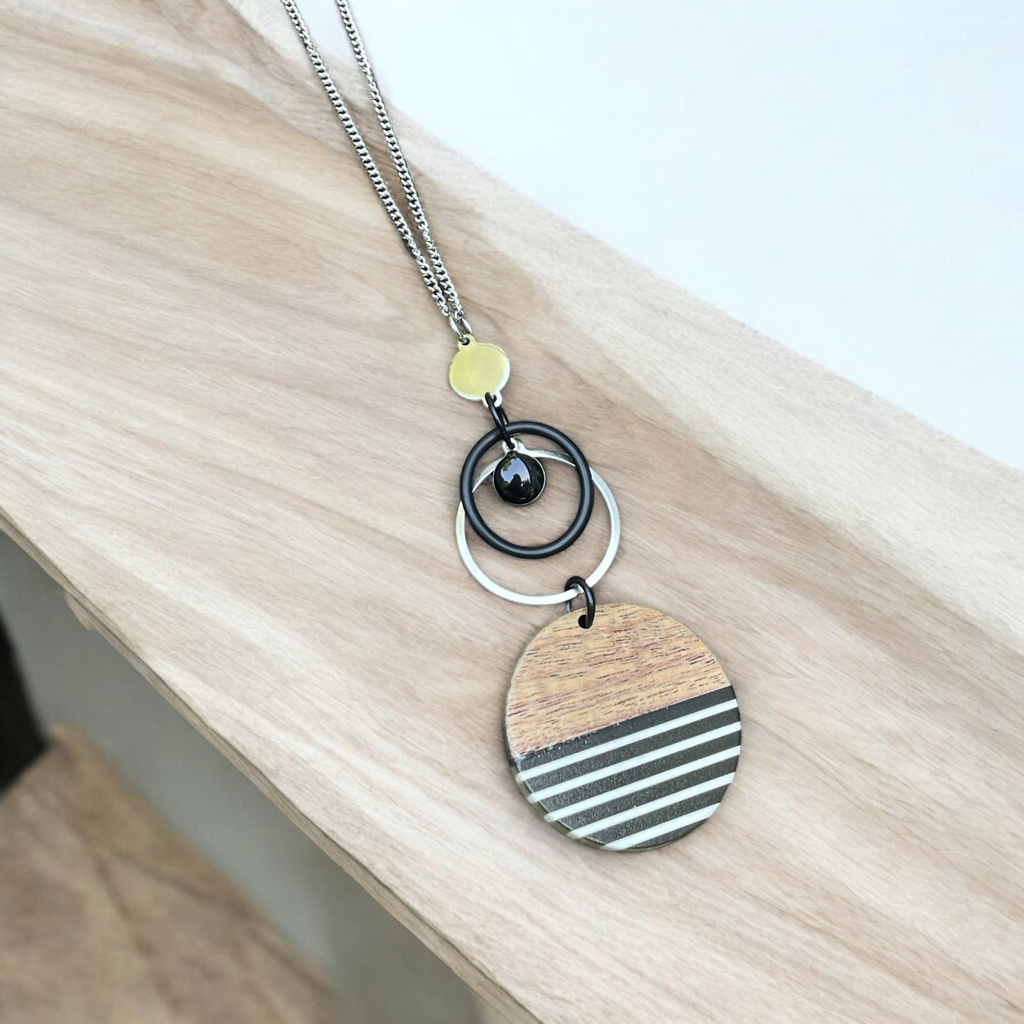 Collier bois rayures