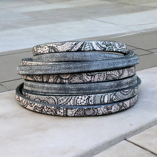 Bracelet de cuir imitation dentelle