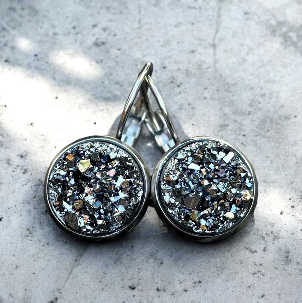 Boucles scintillantes gris foncé