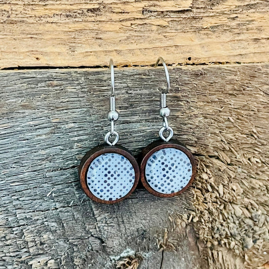 Boucles cabochons et base de bois