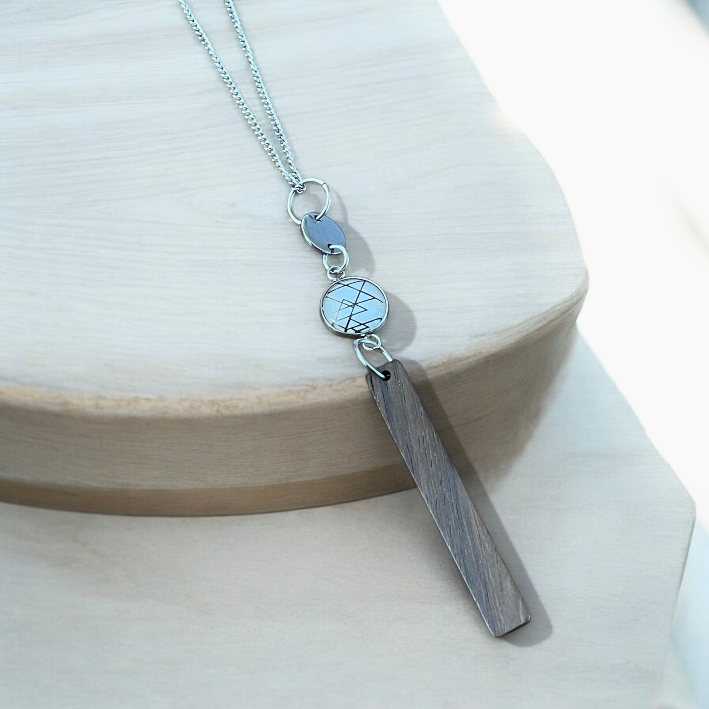 Collier pendentif cabochon et bois