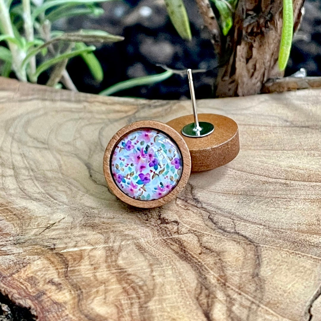 Clous d’oreilles bois et fleurs roses