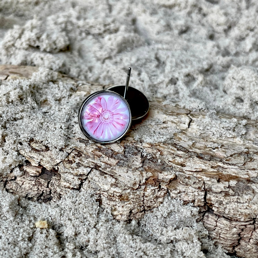 Clous d’oreilles marguerites roses