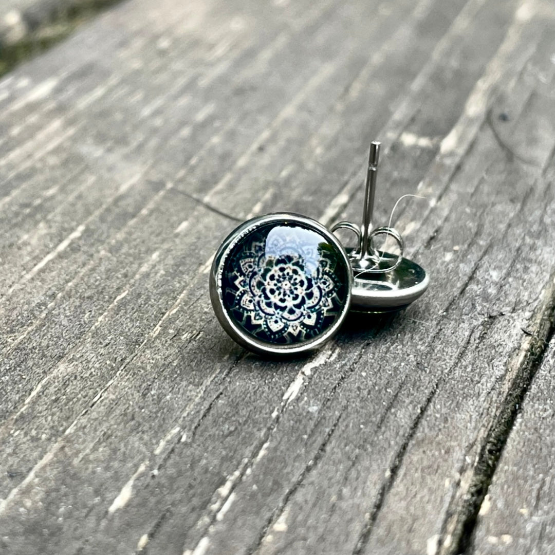 Petits clous d’oreilles mandalas