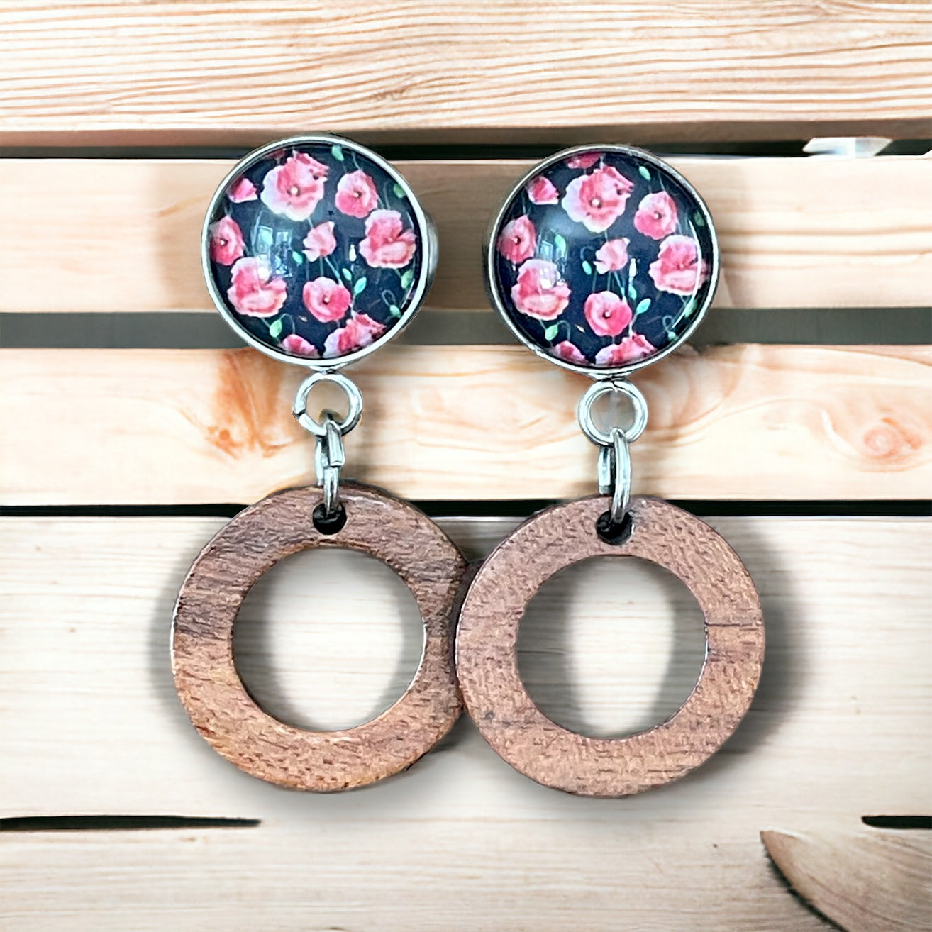 Clous d'oreilles avec petits anneaux de bois