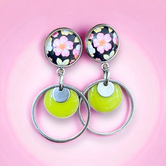 Clous d’oreilles et anneaux vert pomme