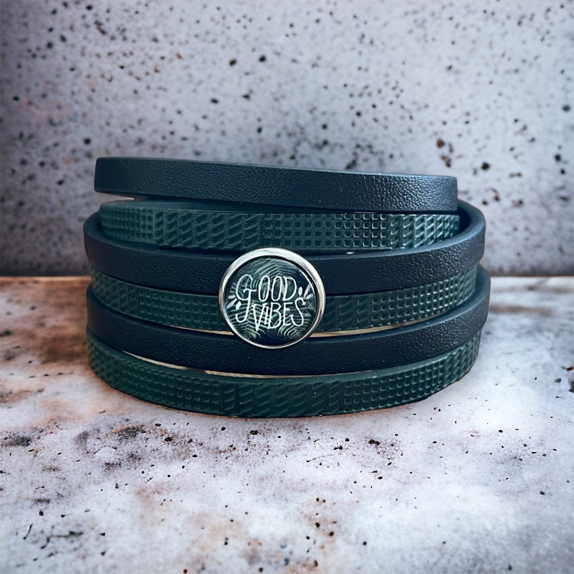 Bracelet de cuir good vibes
