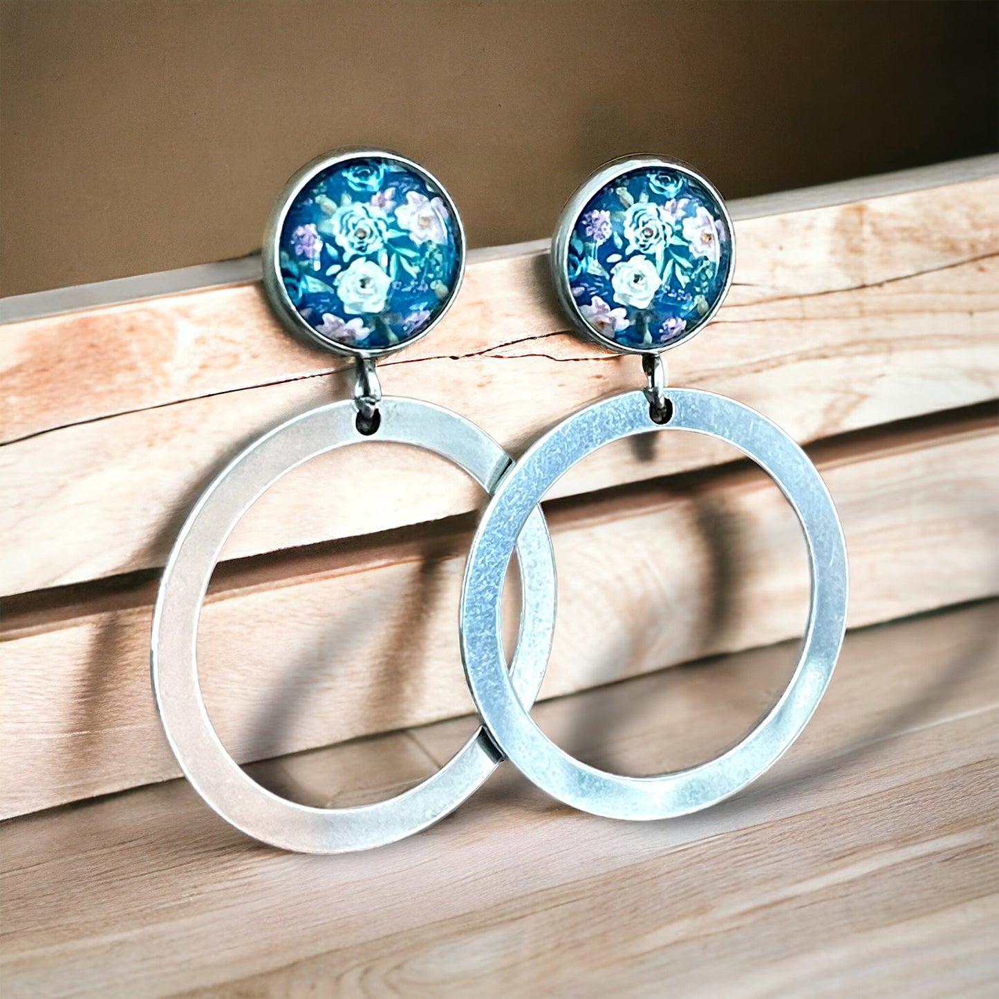 Anneaux et cabochons fleuris