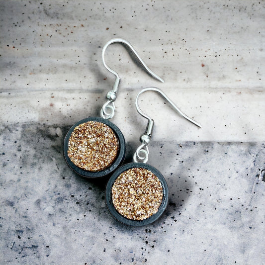 Boucles bois et résine pailletée