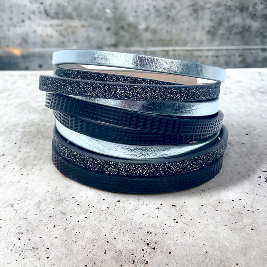 Bracelet de cuir noir et bleu argenté