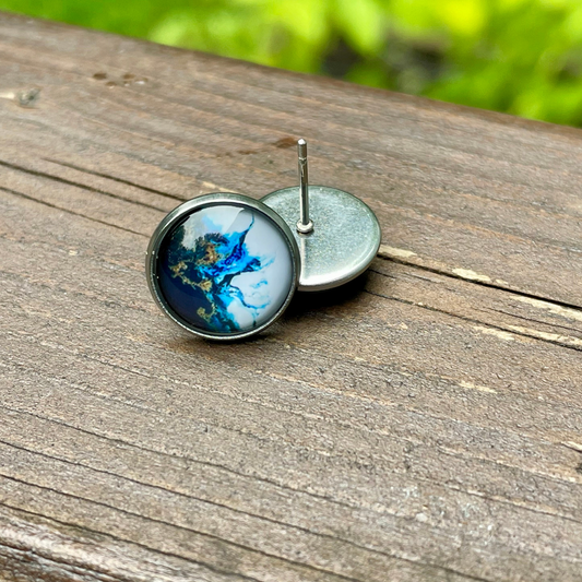 Clous d’oreilles abstraits