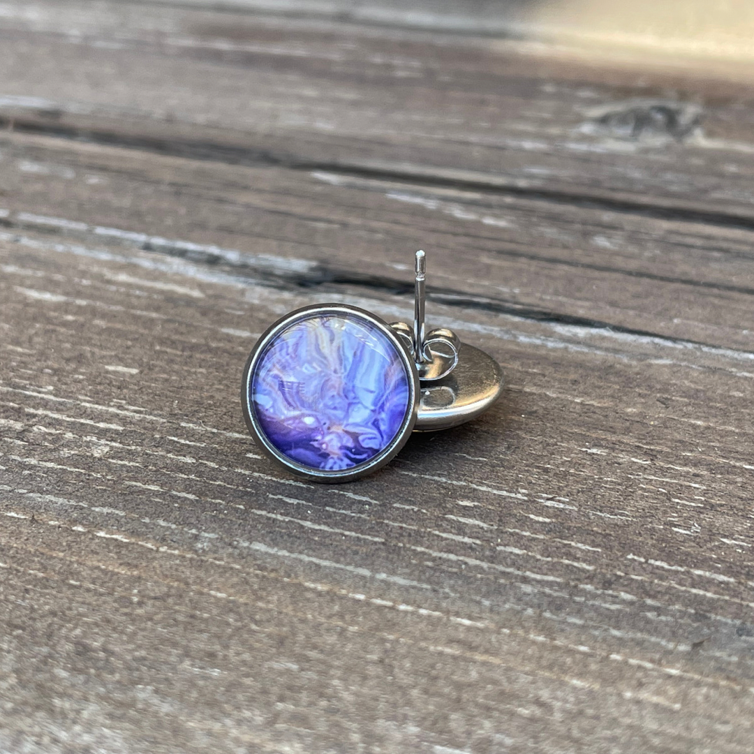 Clous d’oreilles lilas