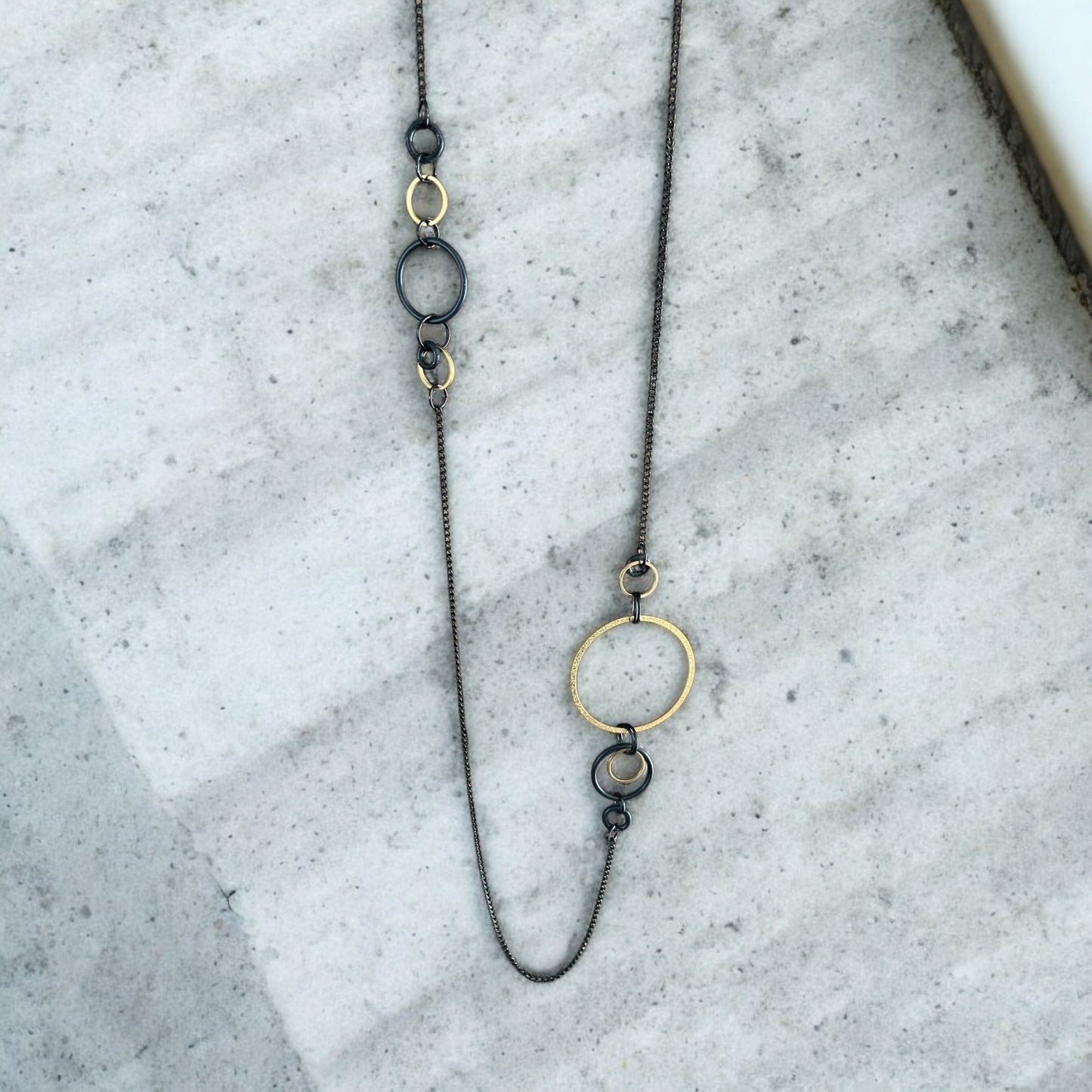 Collier long à anneau brillant