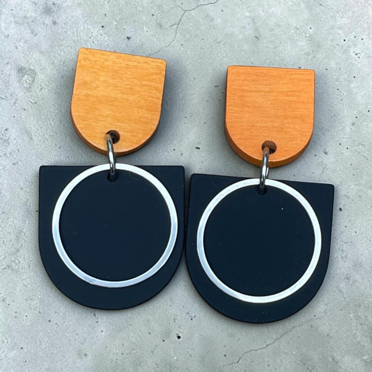 La boucle orange et noir