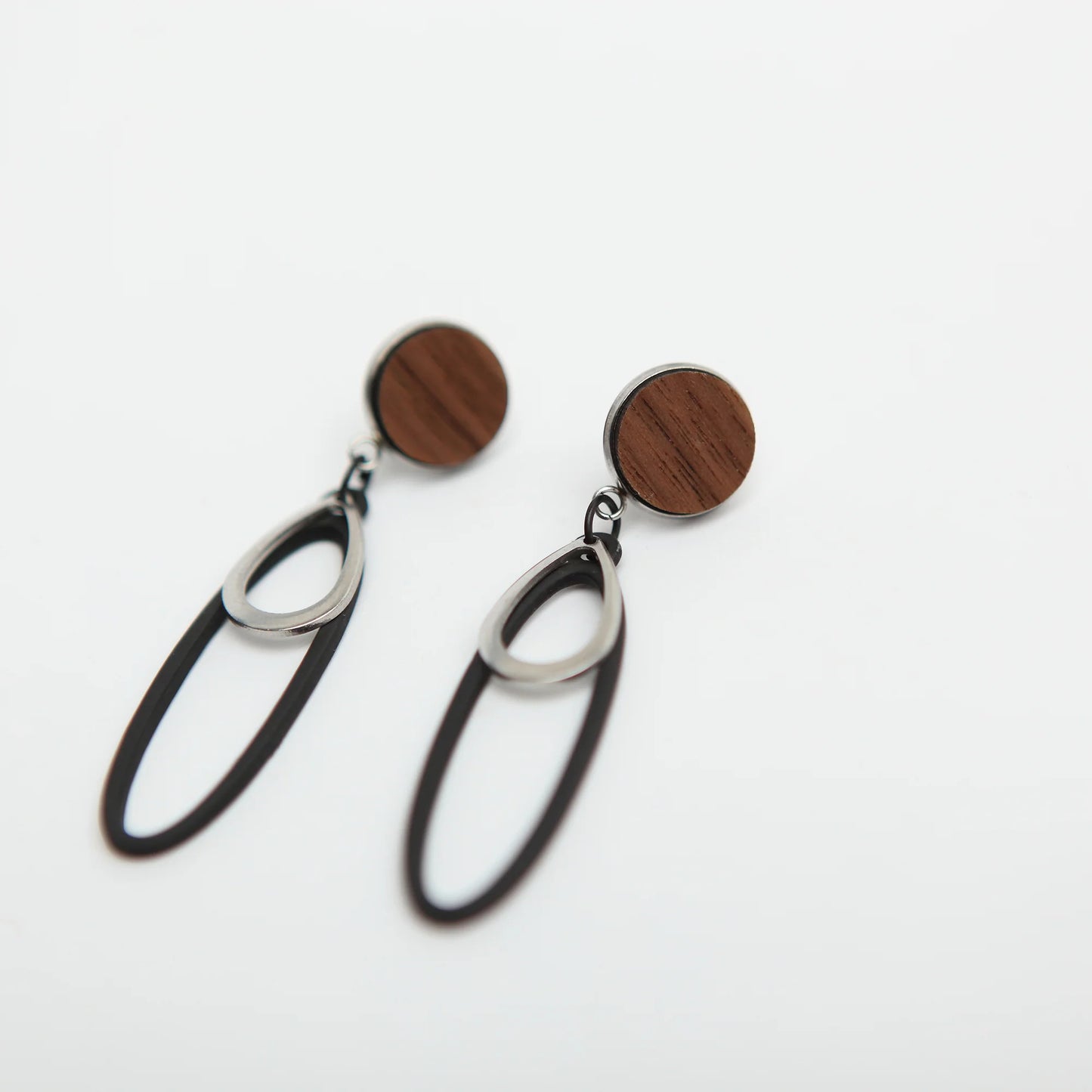 Boucles gouttes et Clous d'oreilles bois