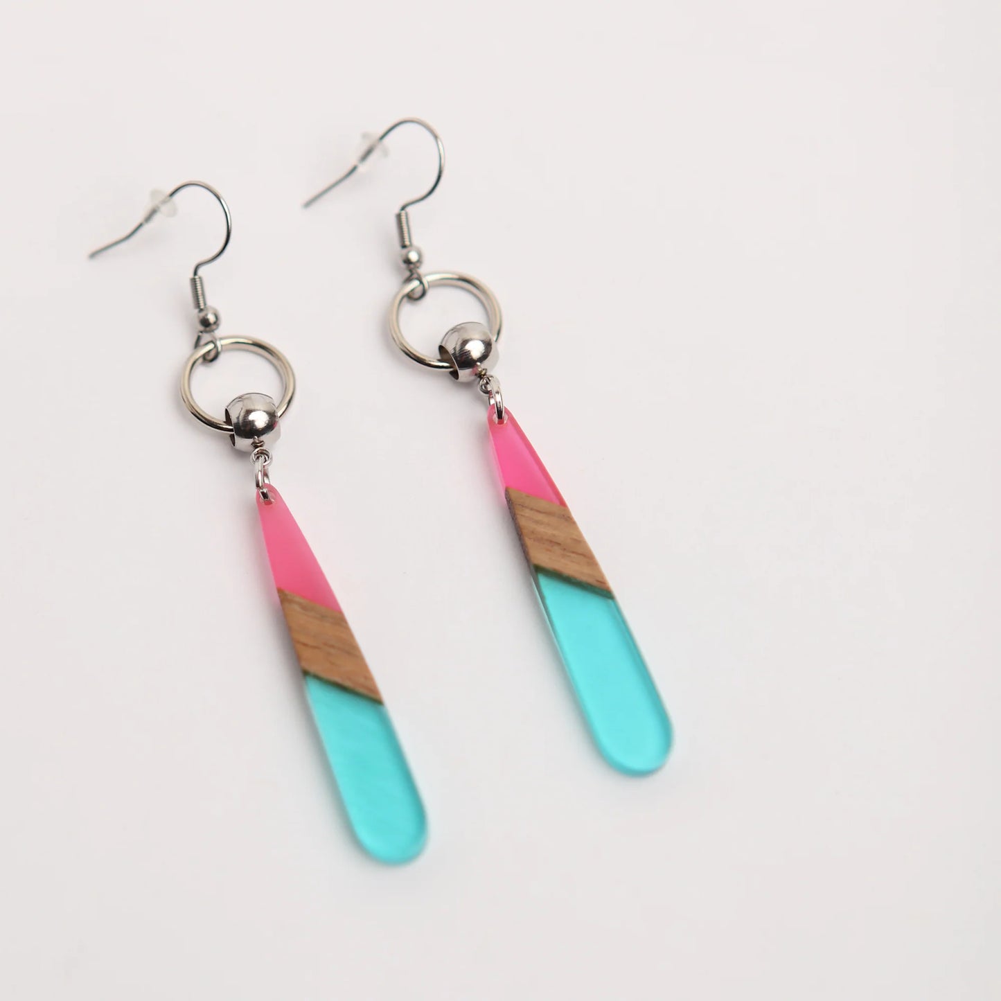 Boucles d’oreilles pendantes bois et résine