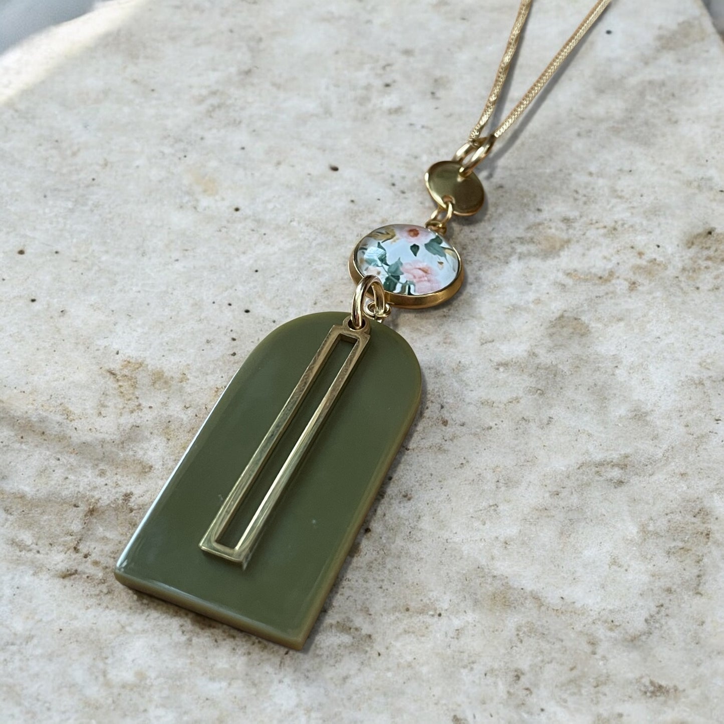 Collier fleuri or et kaki