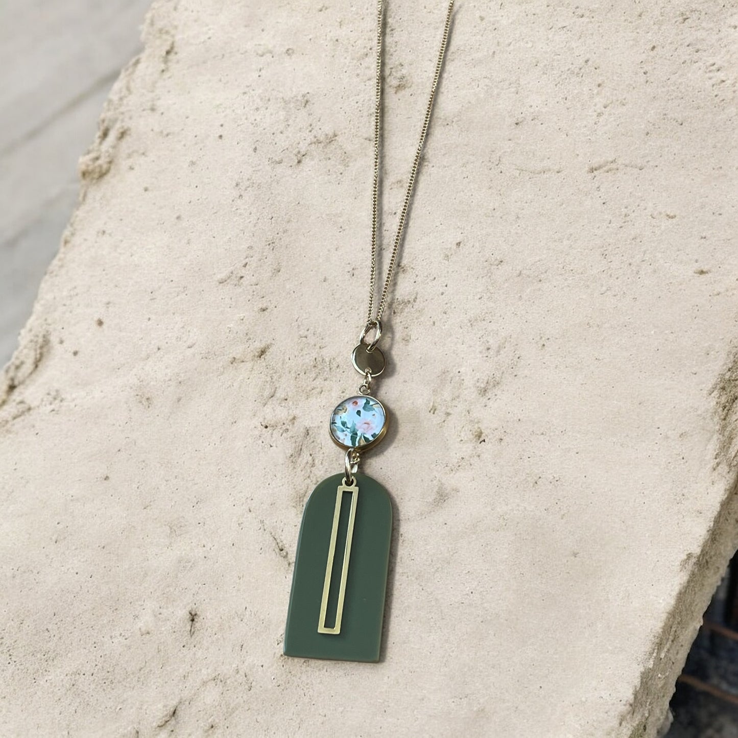 Collier fleuri or et kaki