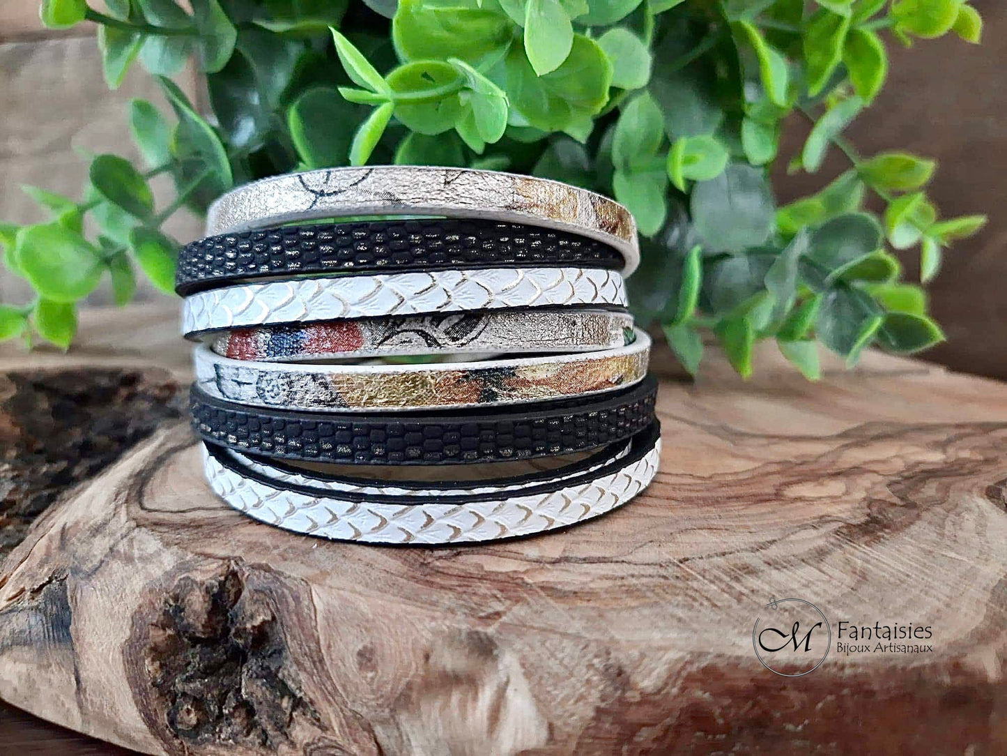 Bracelet style wrap pour femme, en cuir, 3 tours de poignet, ajustable.