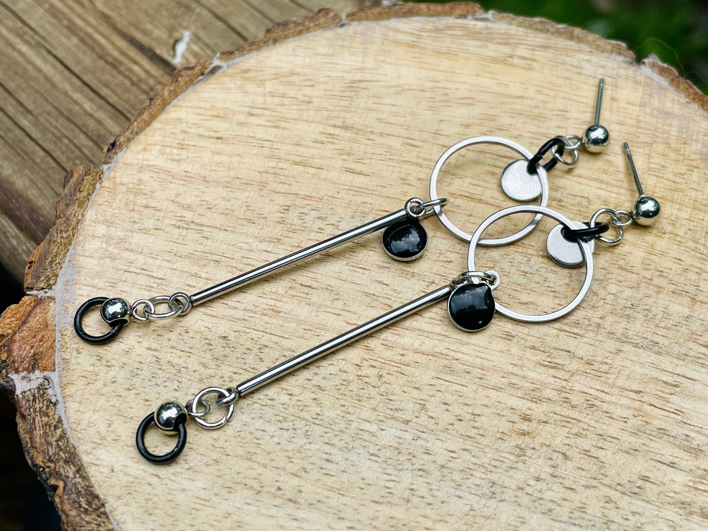 Longues boucles d’oreilles géométriques