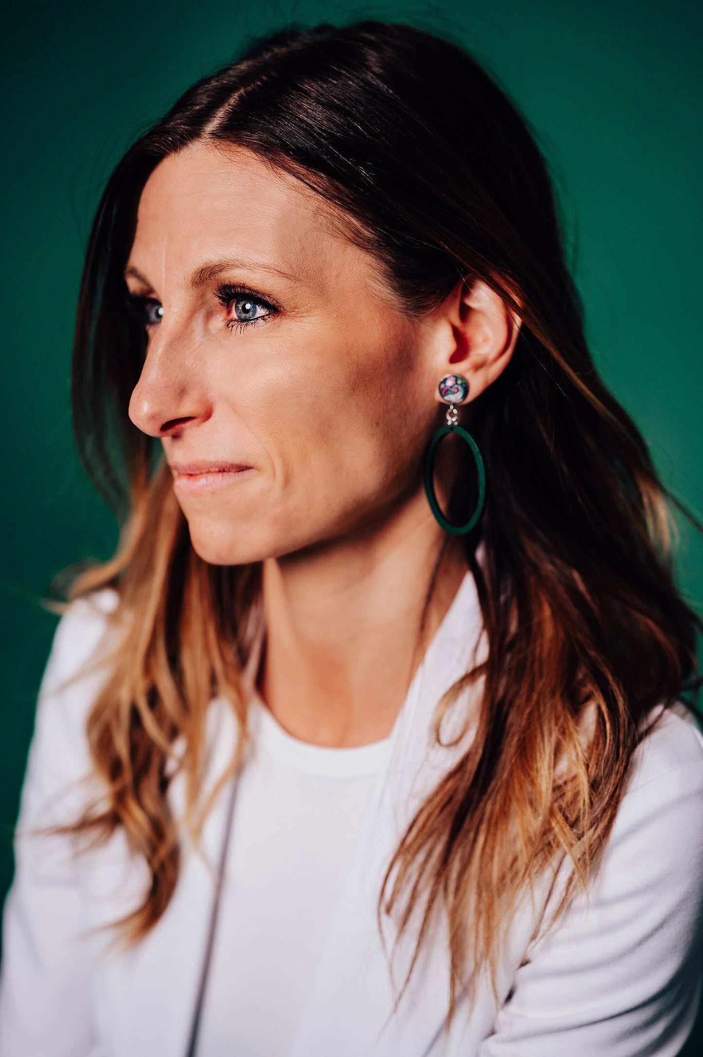 Boucles cabochons et anneaux bois vert