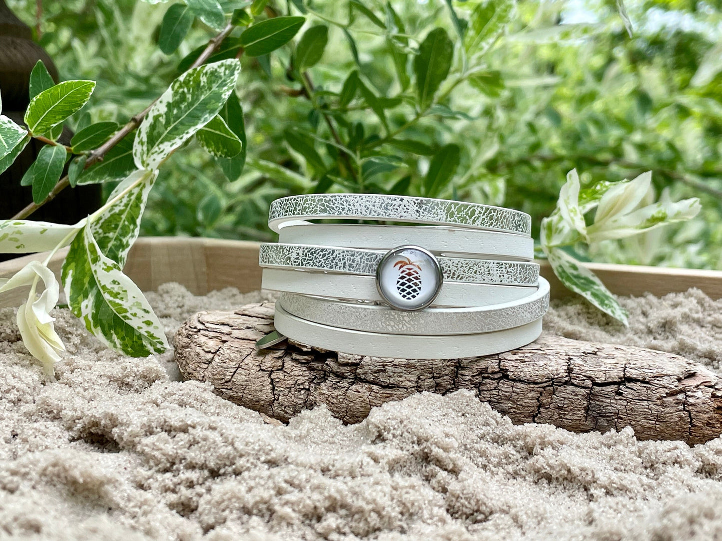 Wrap bracelet blanc ,en cuir, ananas