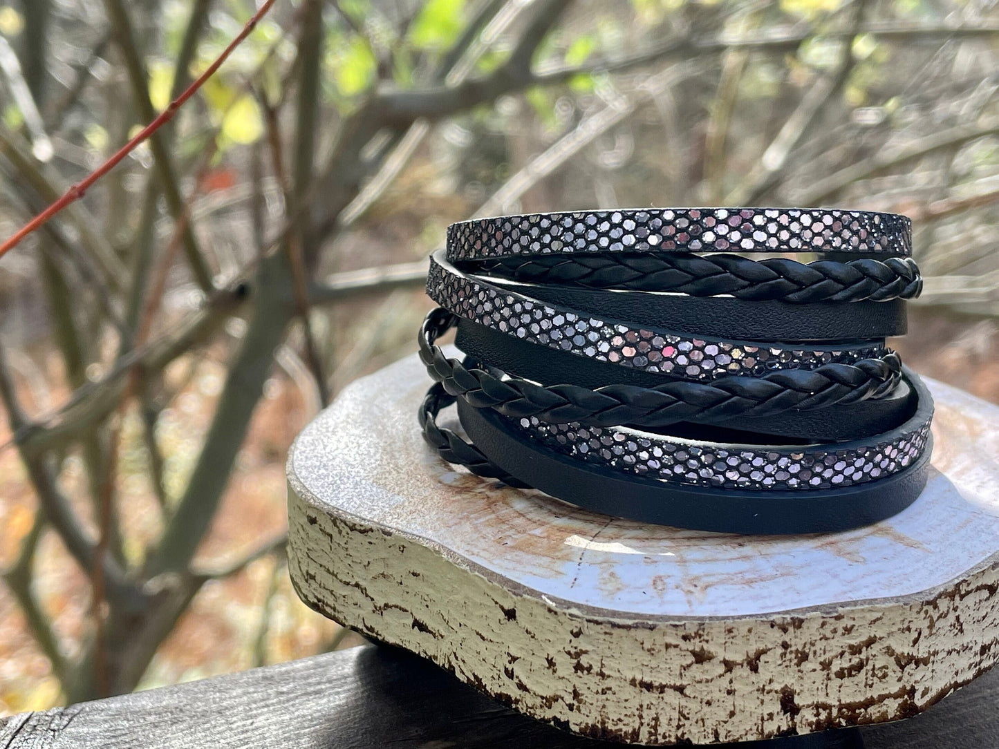 Wrap bracelet cuir et paillettes