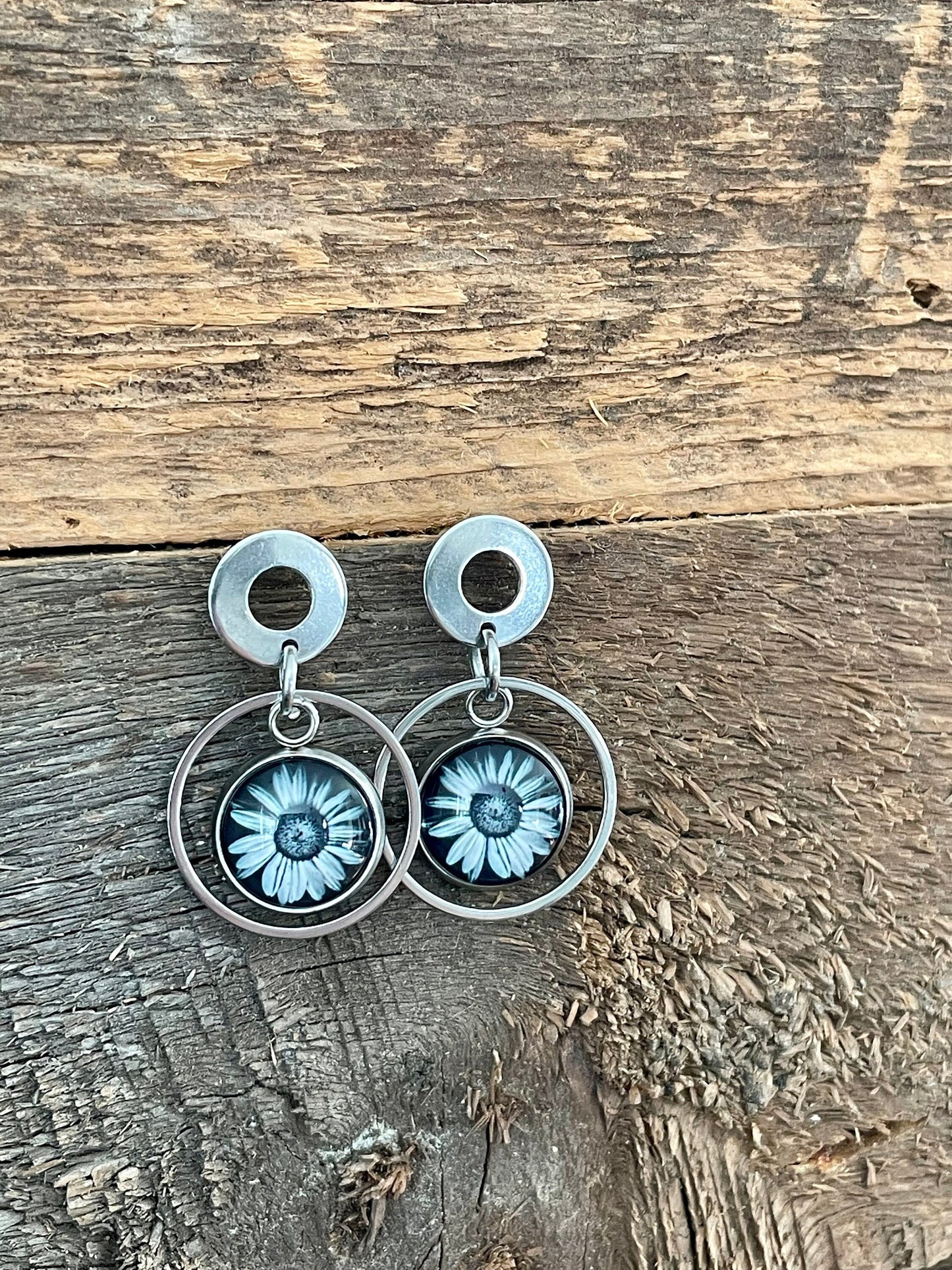 Boucles d’oreilles marguerites noires