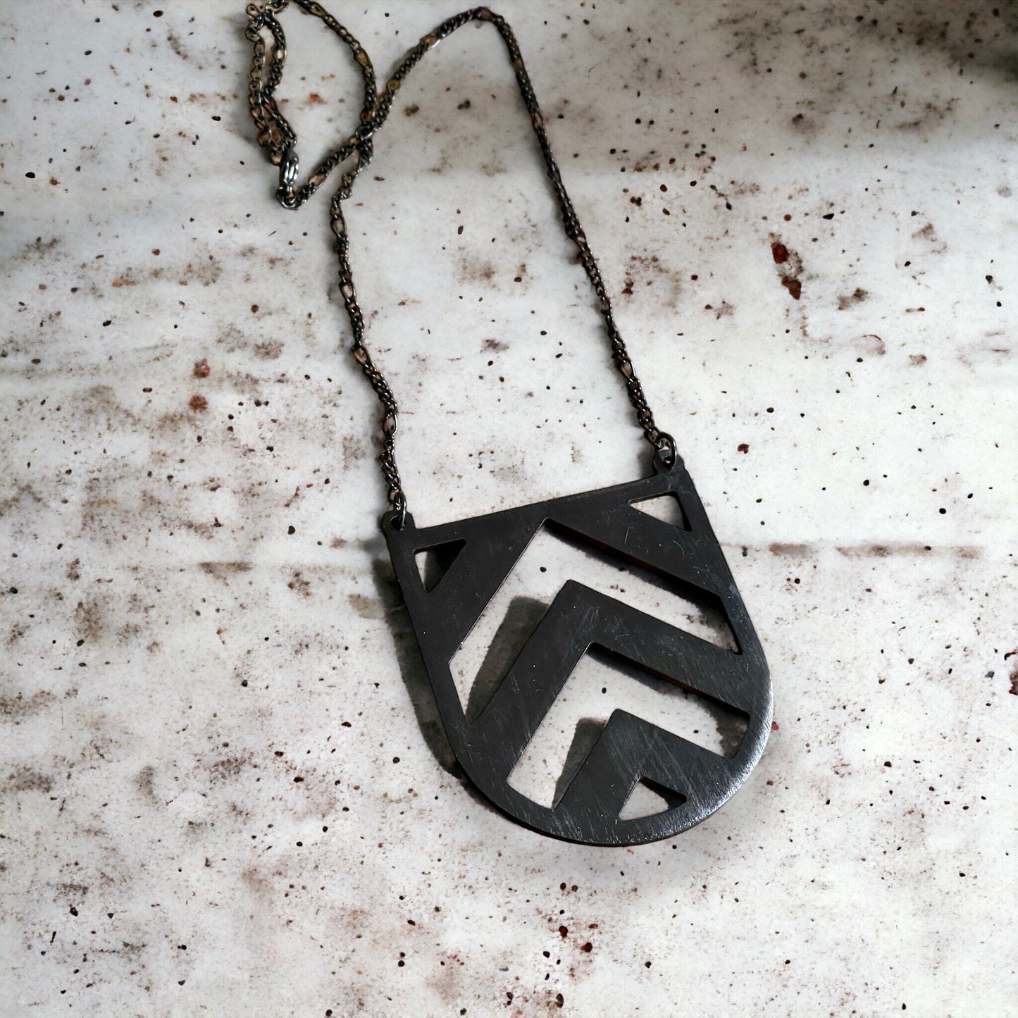 Collier urbain,  mi-long