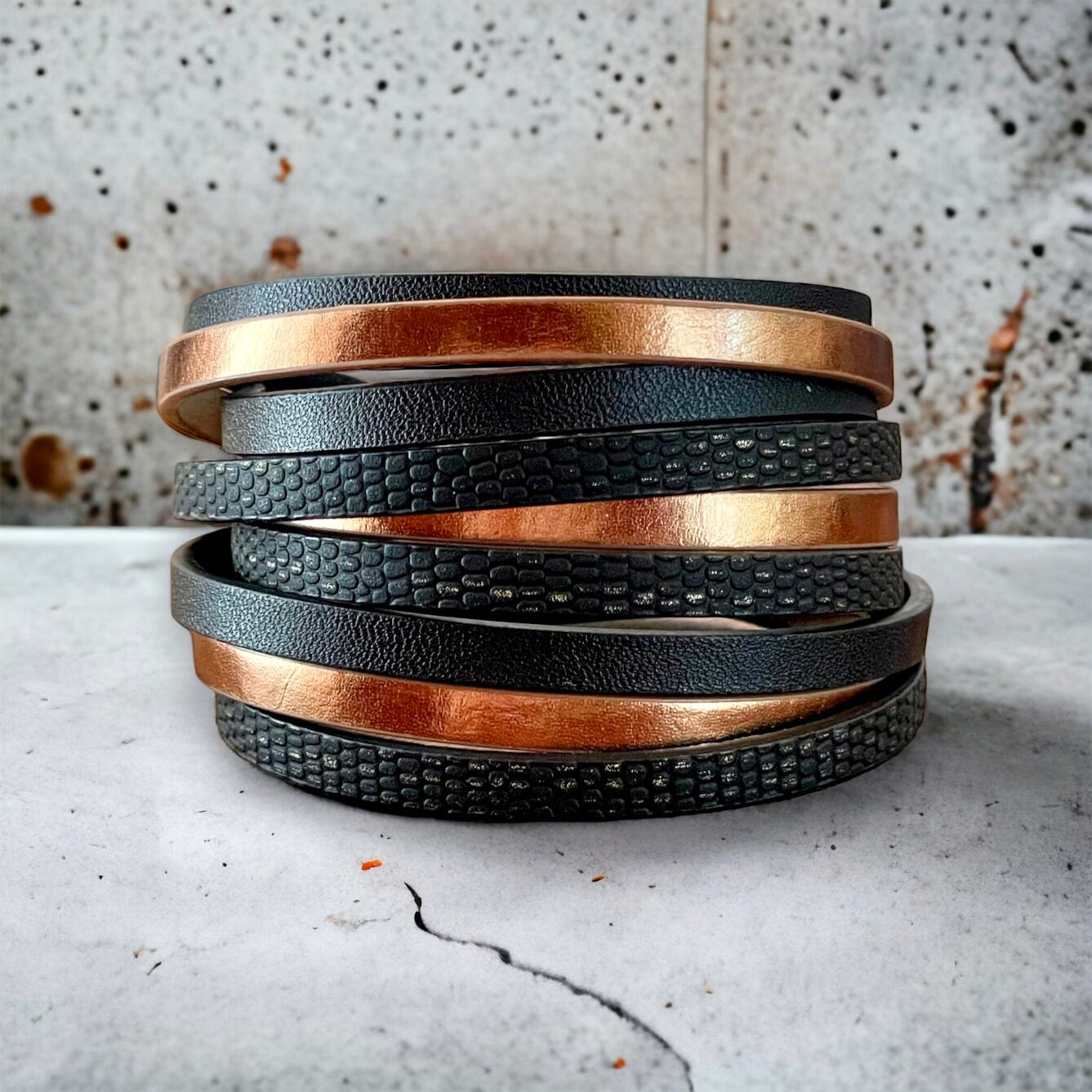 Bracelet de cuir noir et cuivre