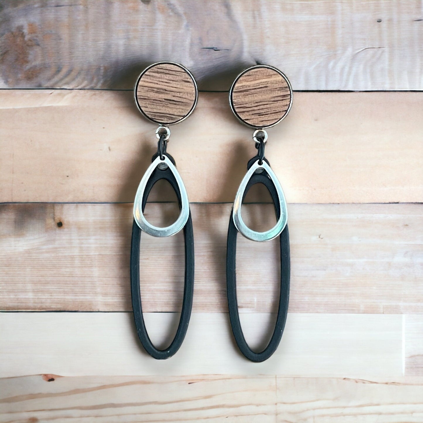 Boucles gouttes et Clous d'oreilles bois