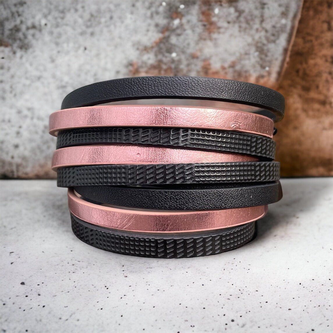 Bracelet cuir noir et or rose